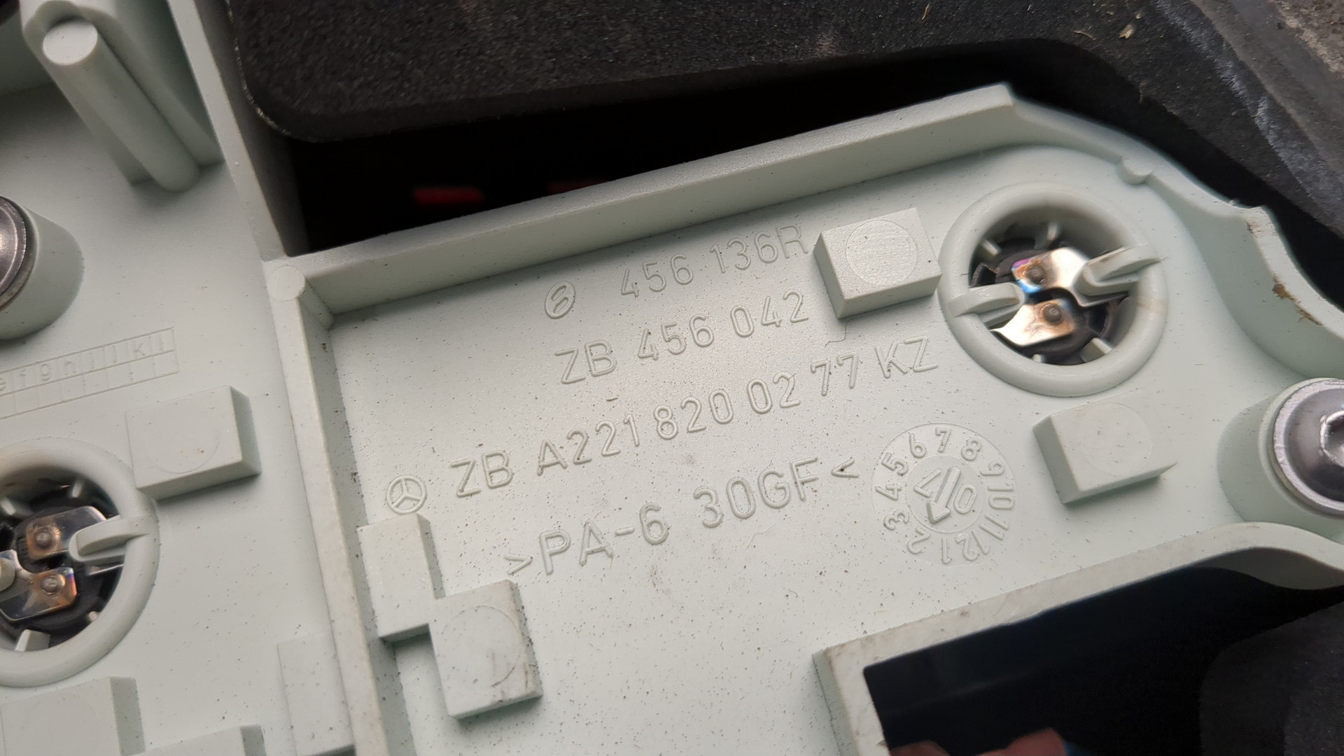 Фонарь задний правый