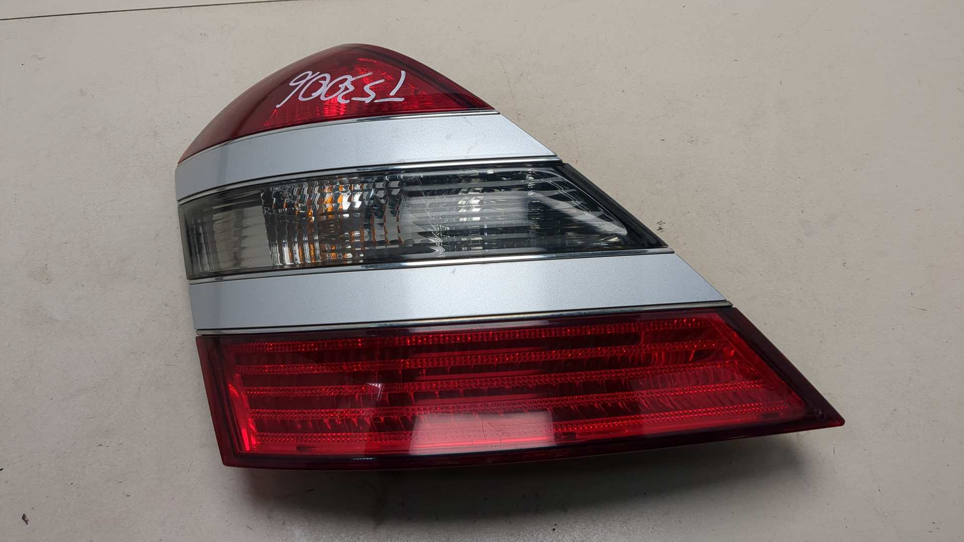 Фонарь задний левый