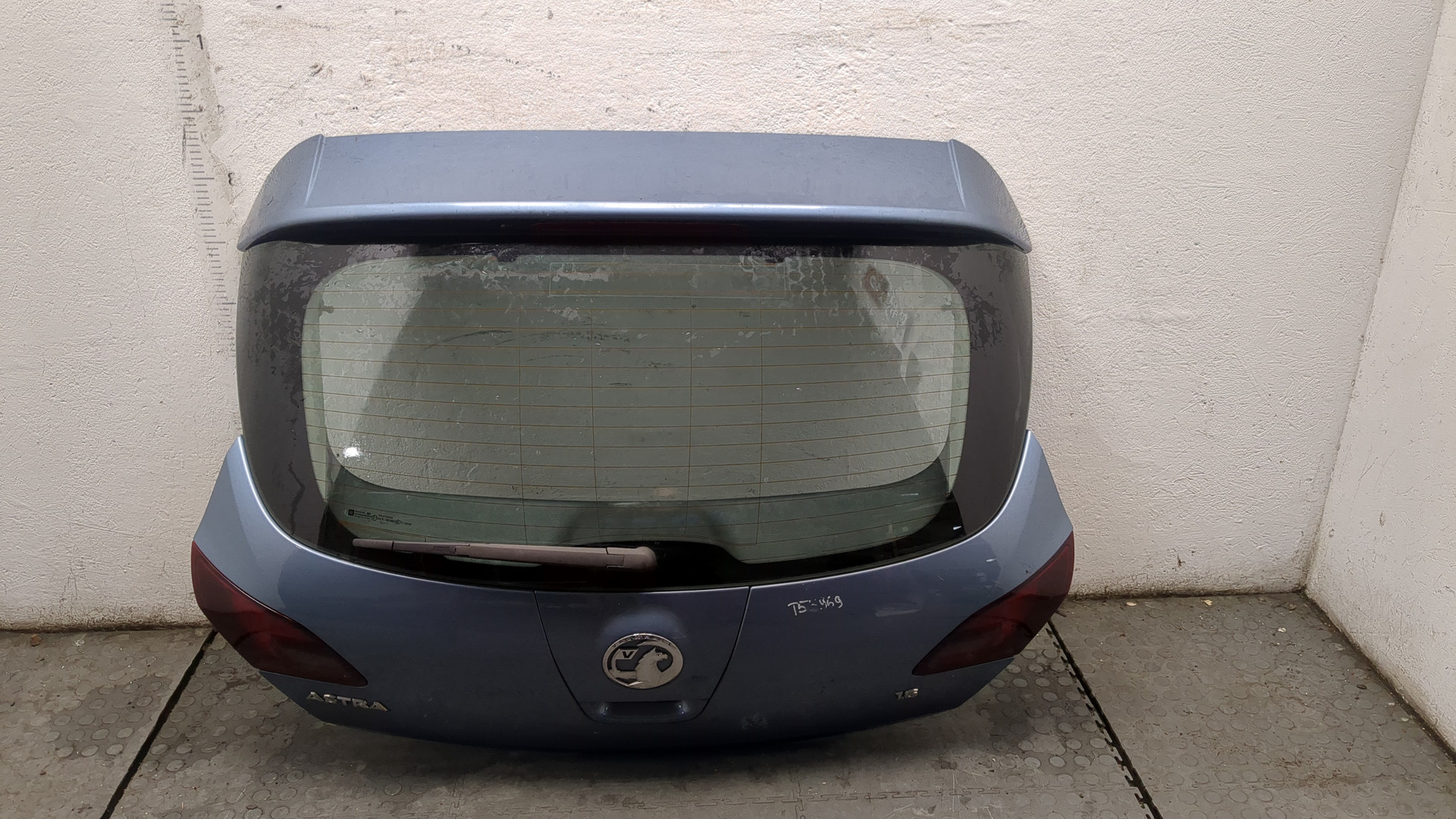 Дверь багажника