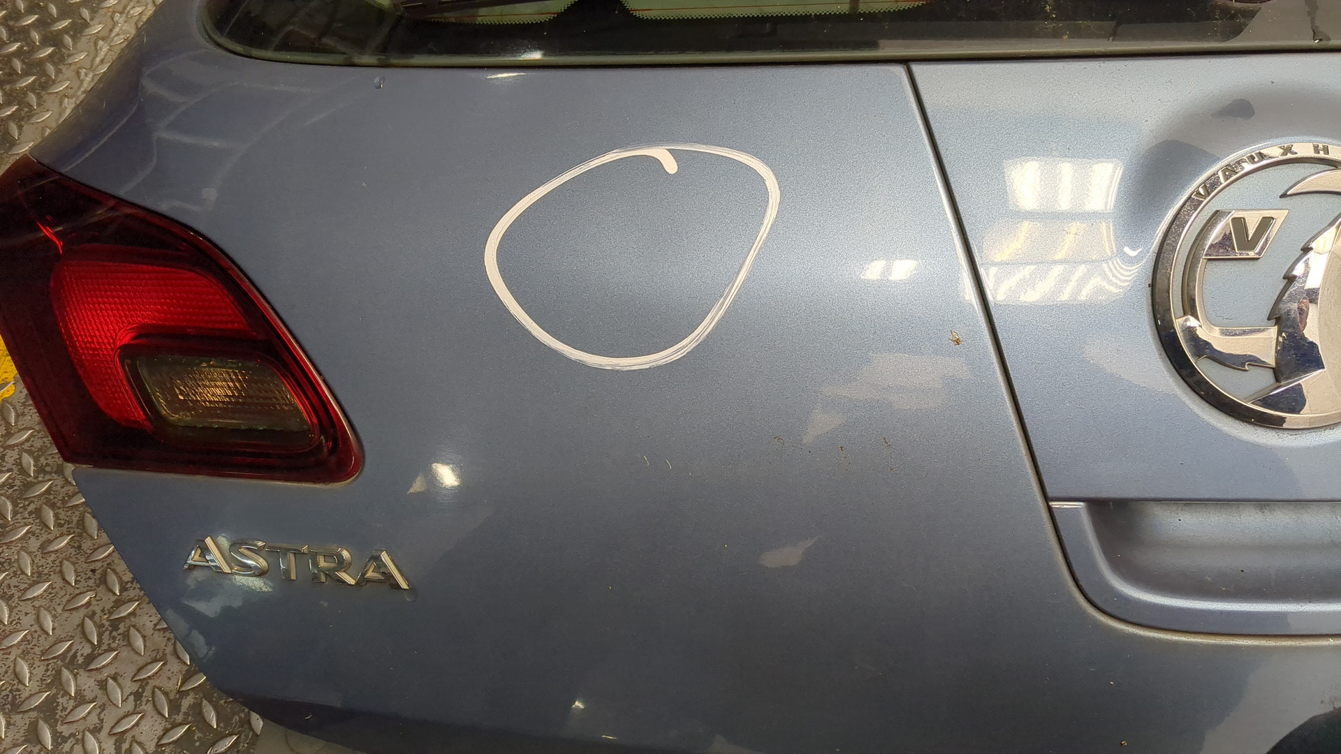 Дверь багажника