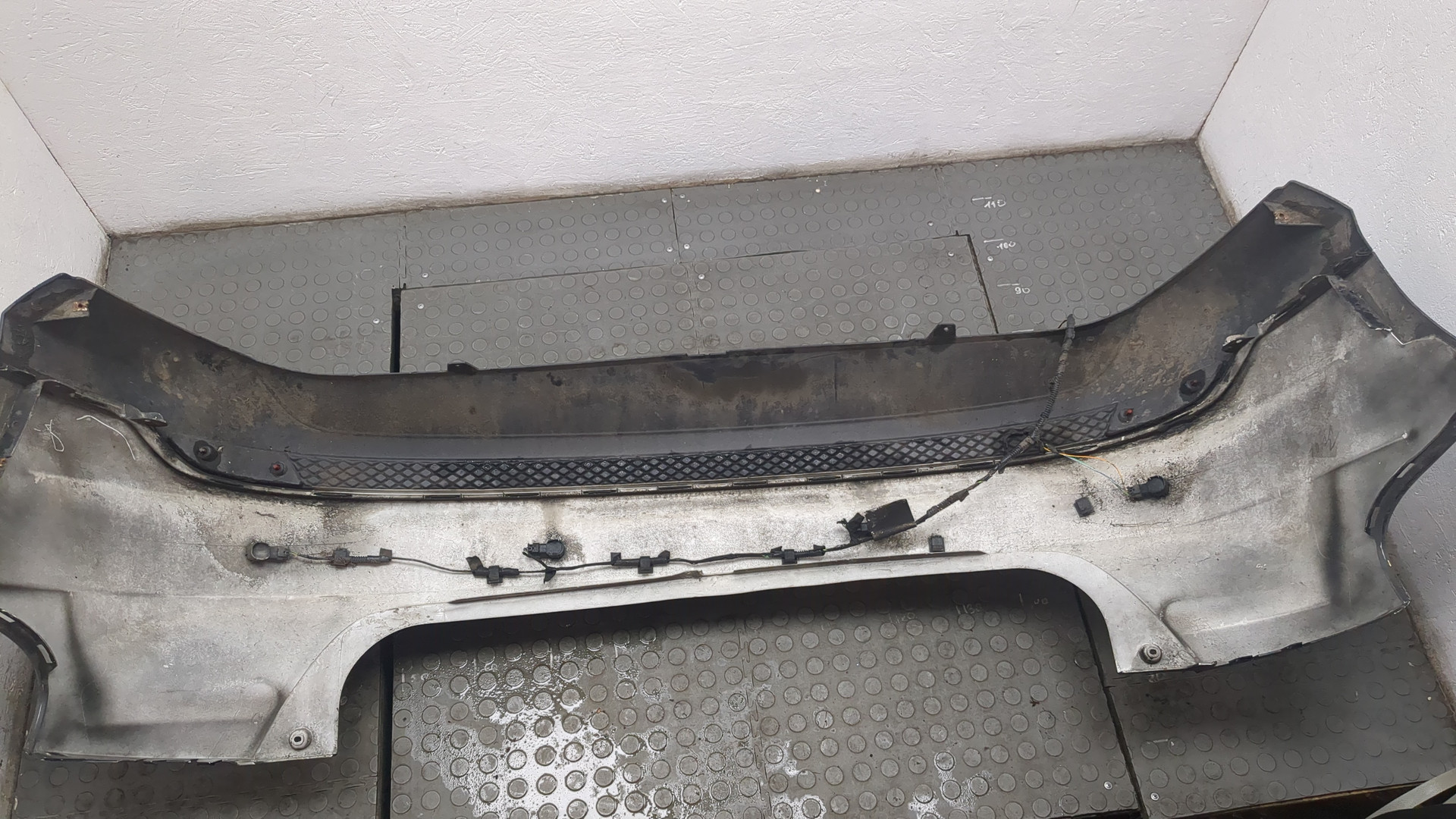 Бампер задний