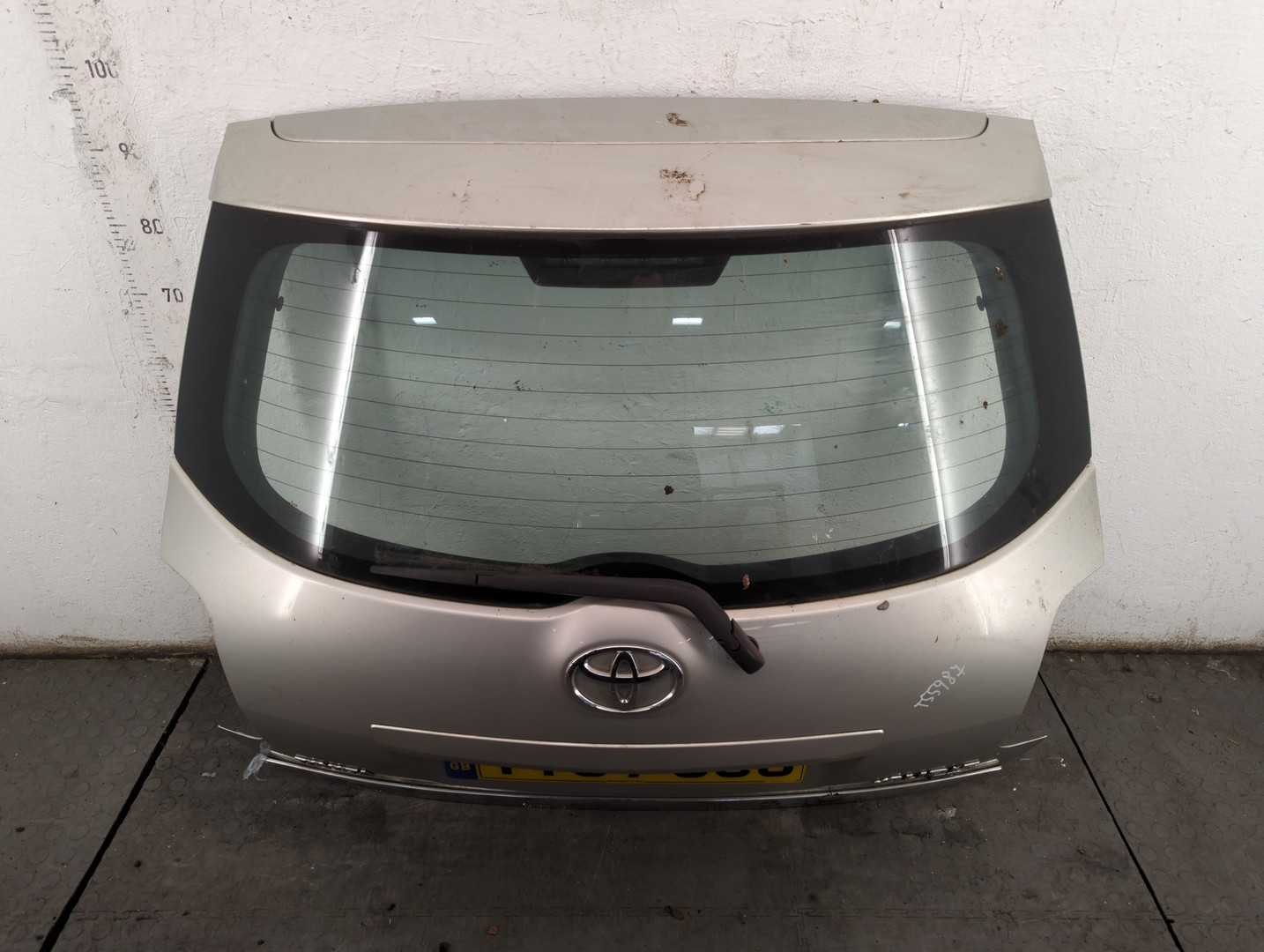 Дверь багажника