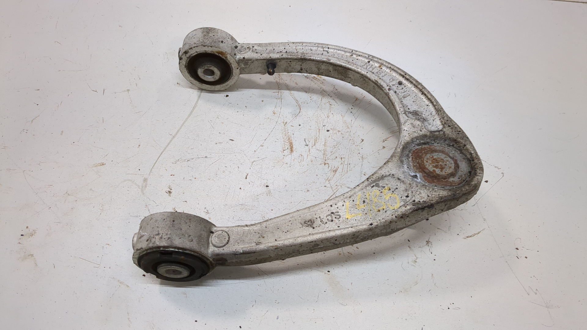 Рычаг передний правый