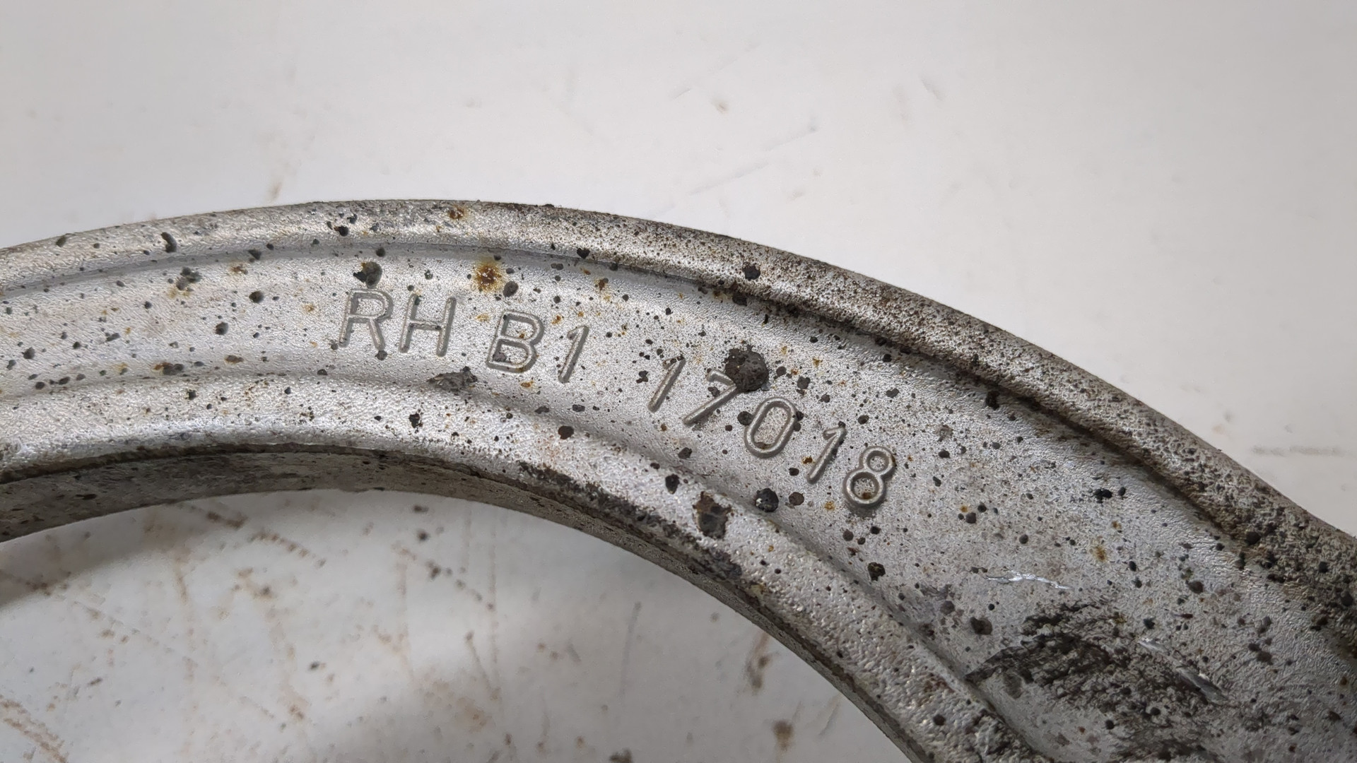 Рычаг передний правый