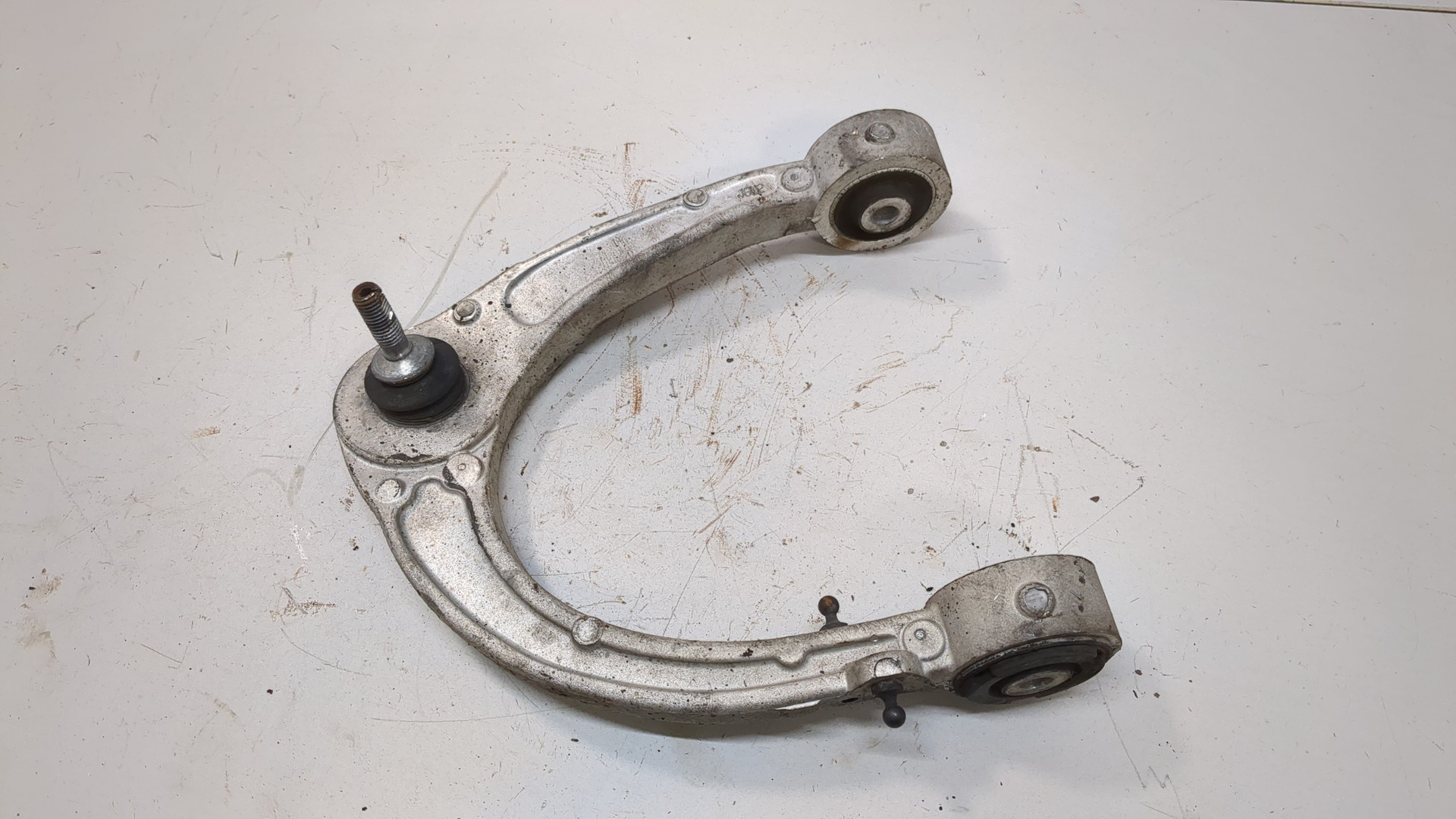 Рычаг передний левый