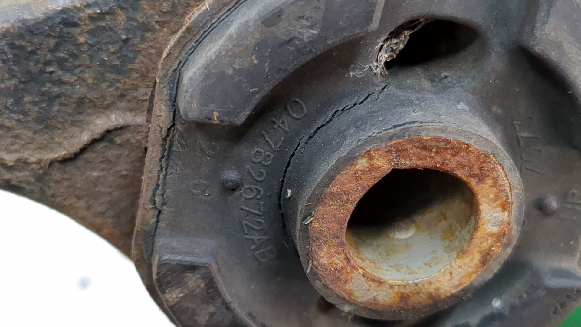 Рычаг передний правый