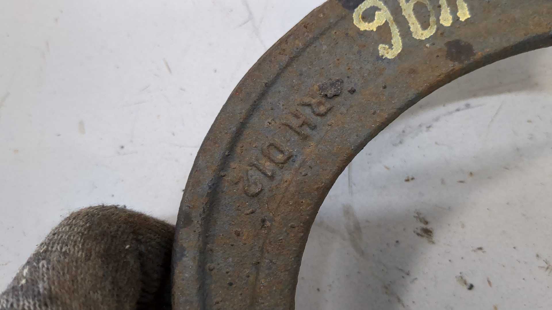 Рычаг передний правый