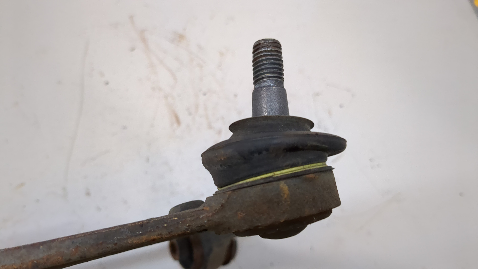 Рычаг передний правый