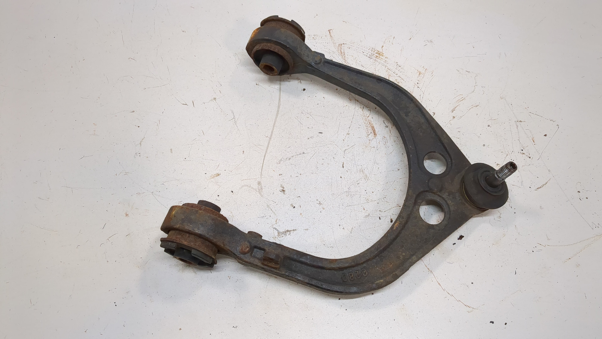 Рычаг передний правый