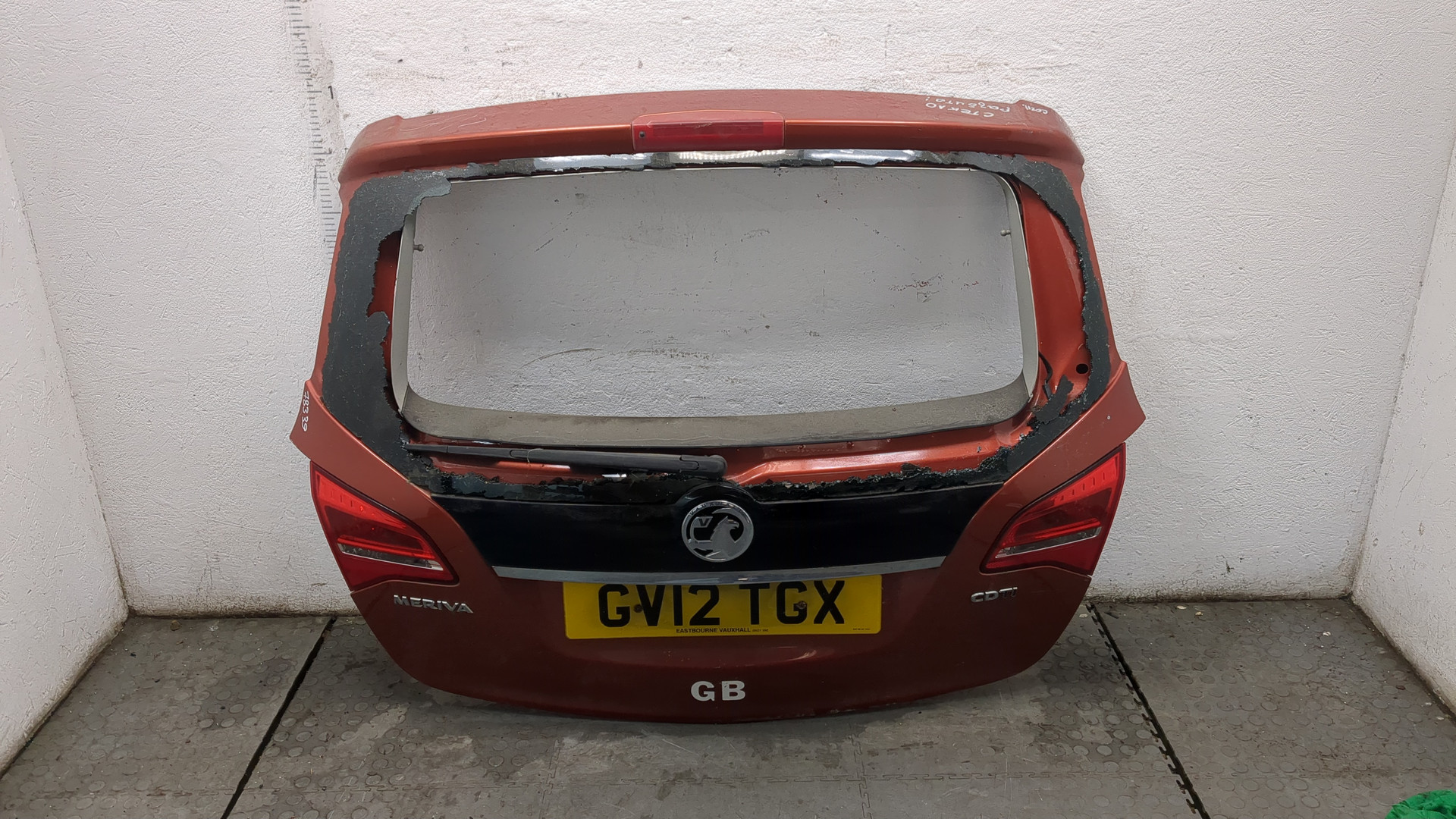 Дверь багажника