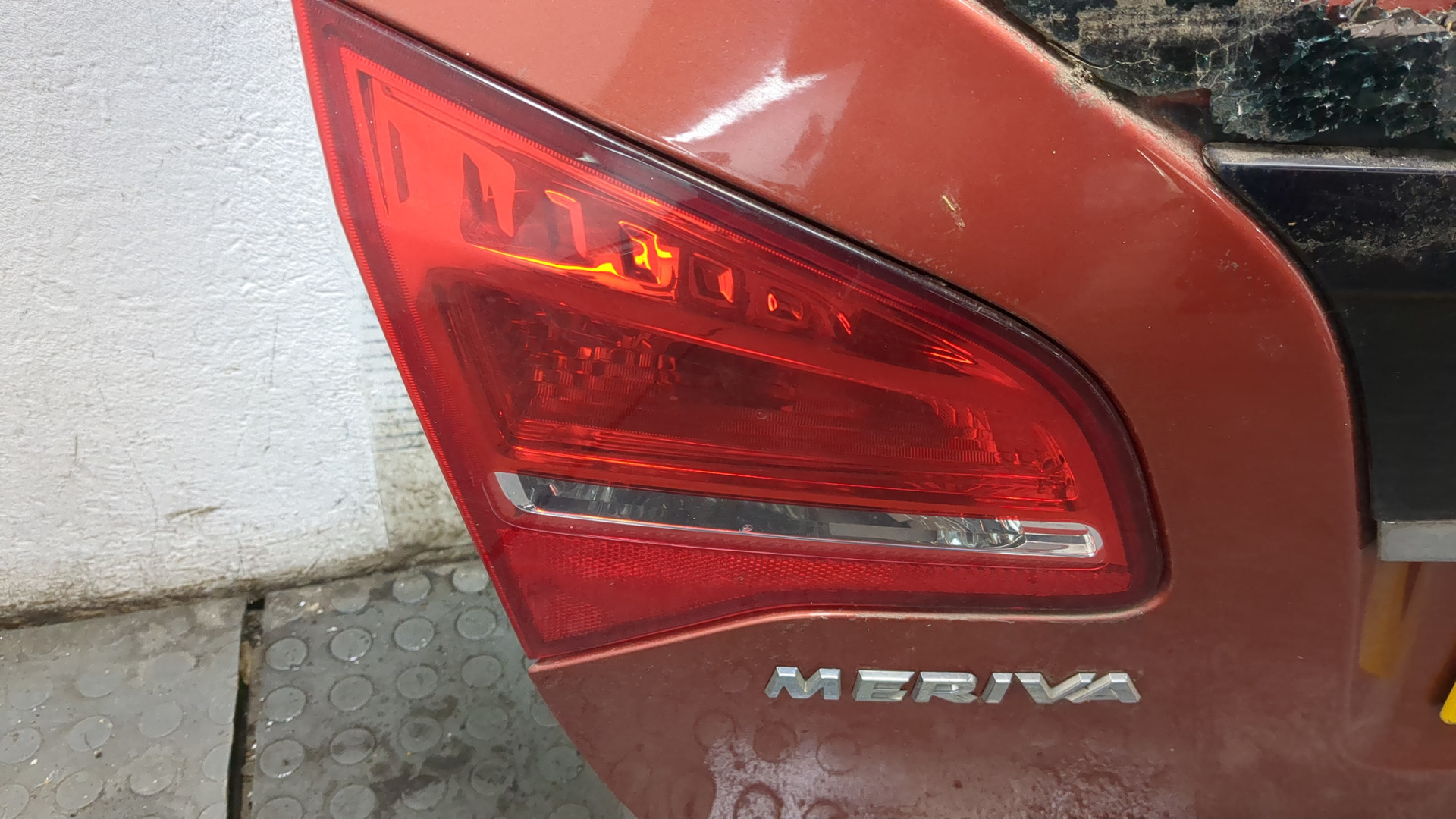 Дверь багажника