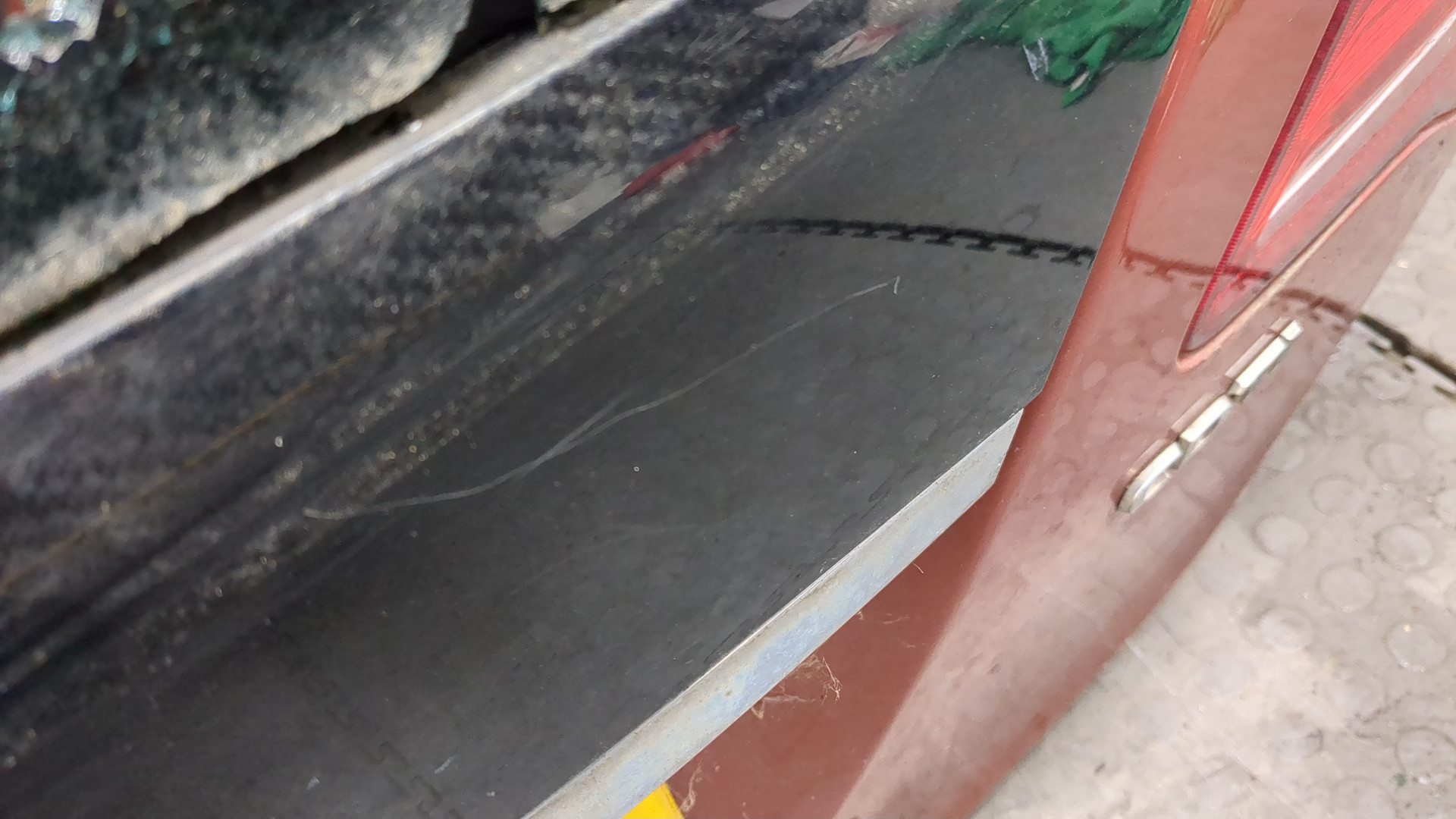 Дверь багажника