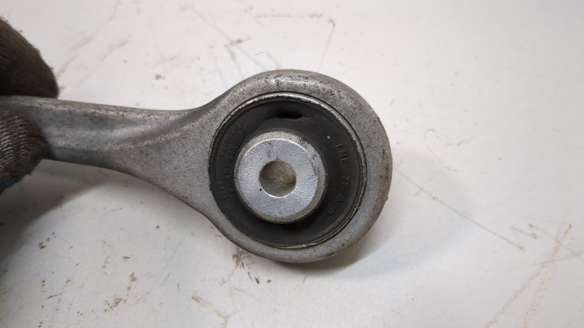 Рычаг передний правый