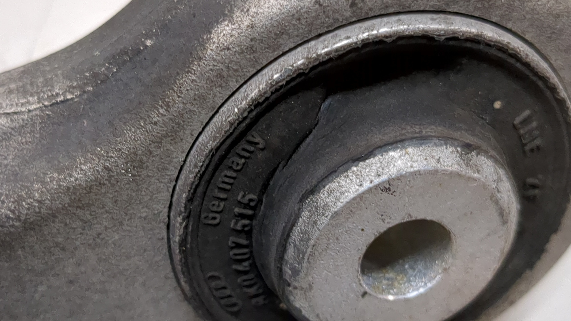 Рычаг передний правый