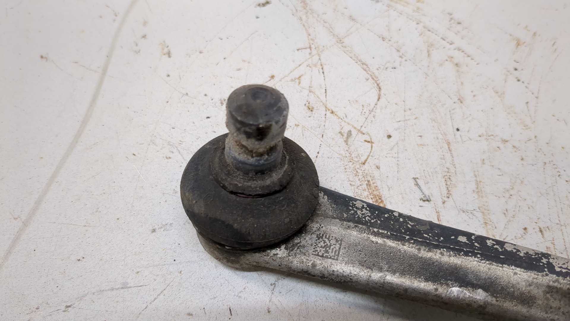 Рычаг передний правый