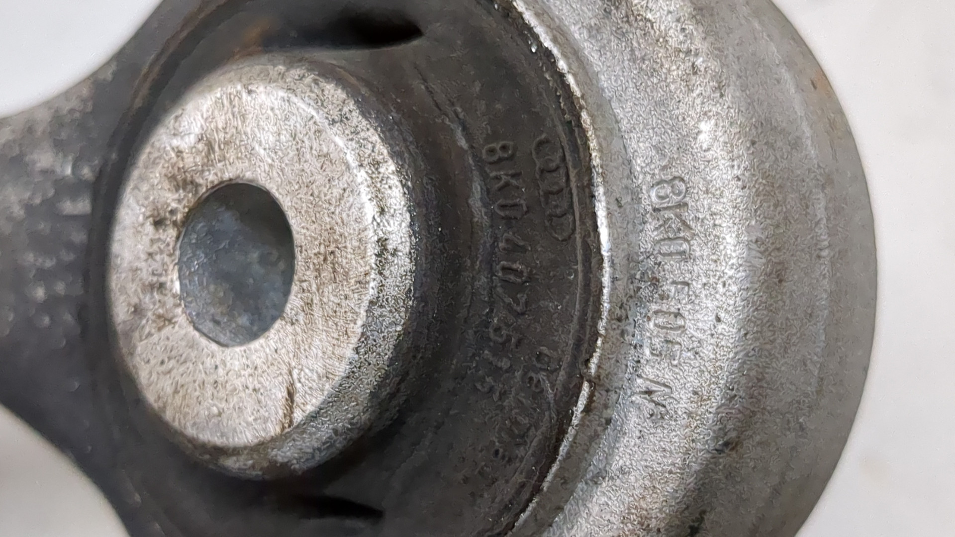 Рычаг передний левый