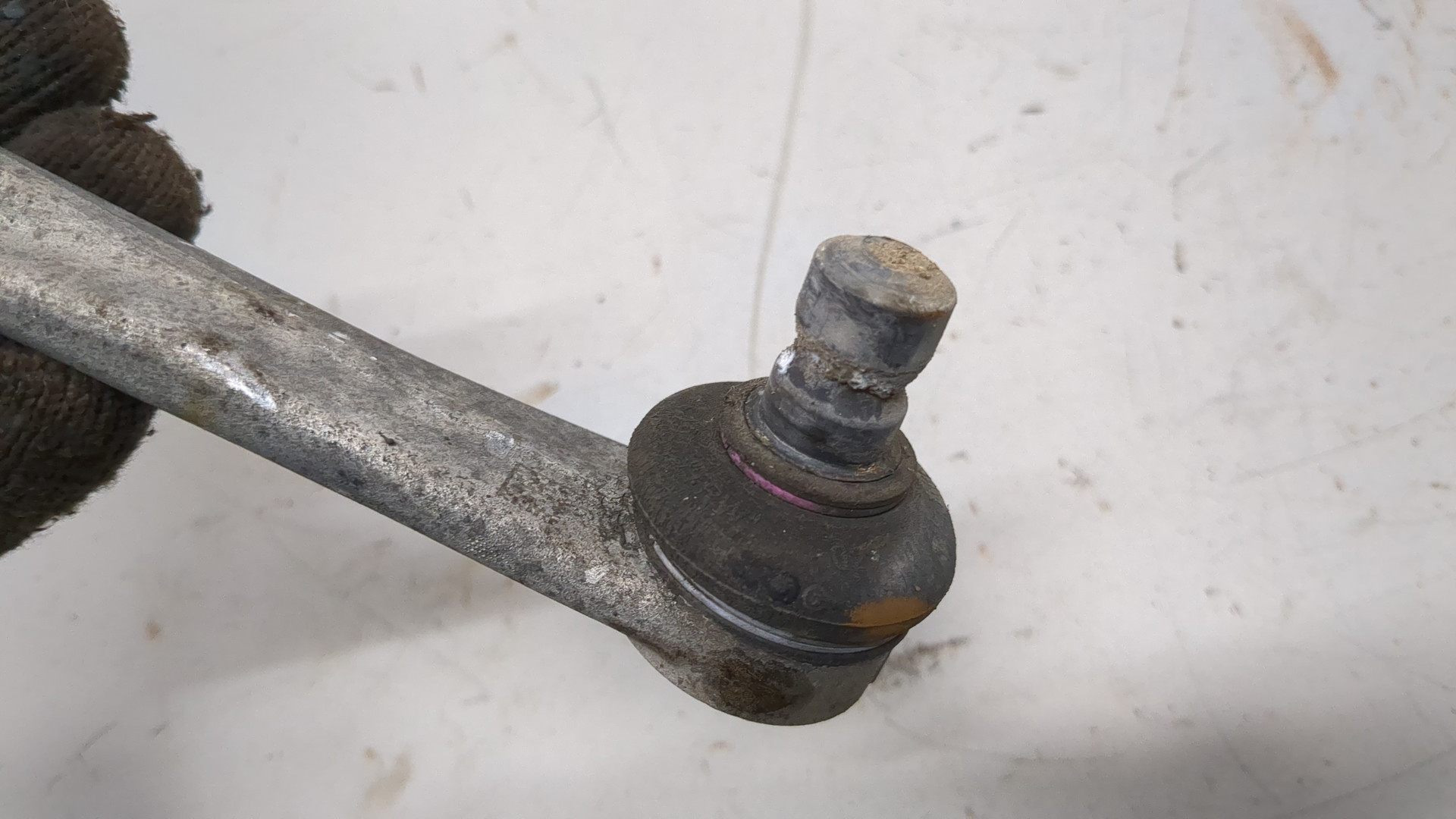 Рычаг передний левый