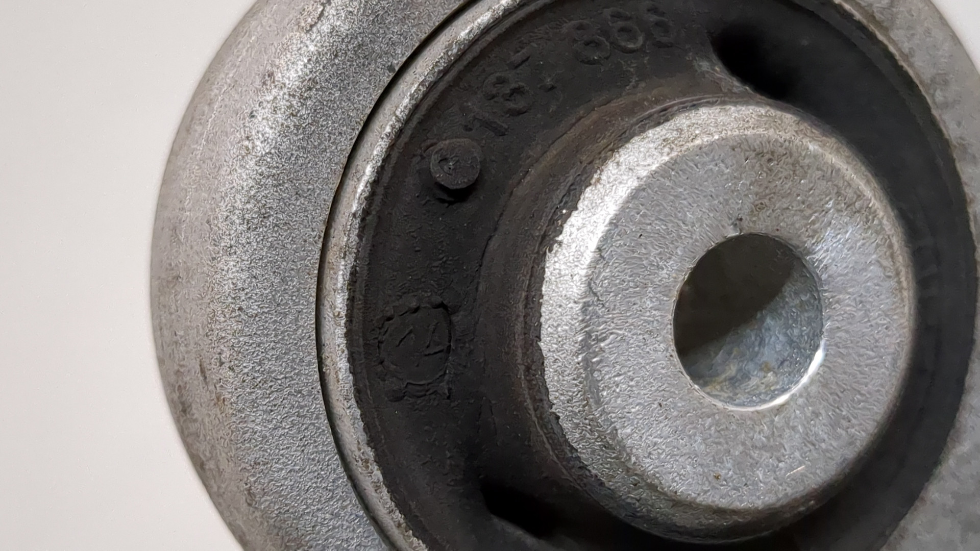 Рычаг передний левый