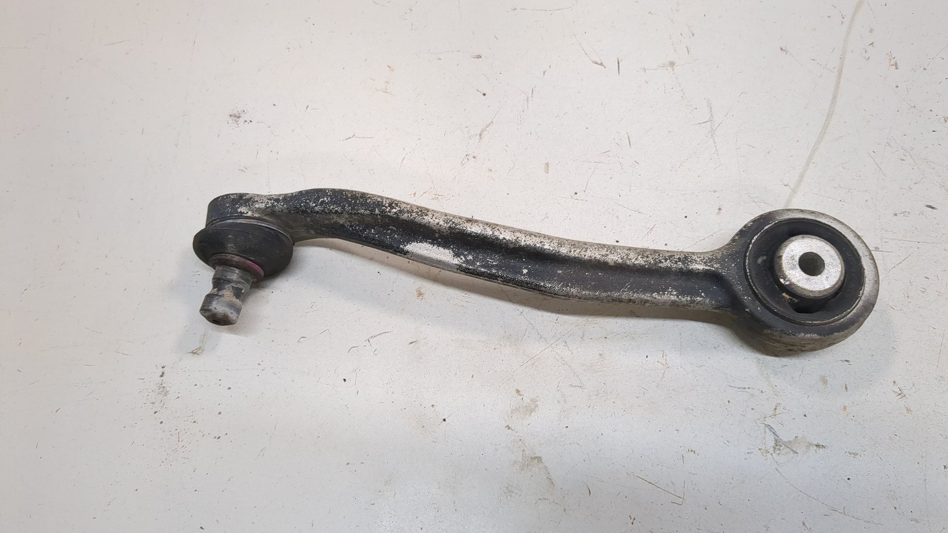 Рычаг передний левый