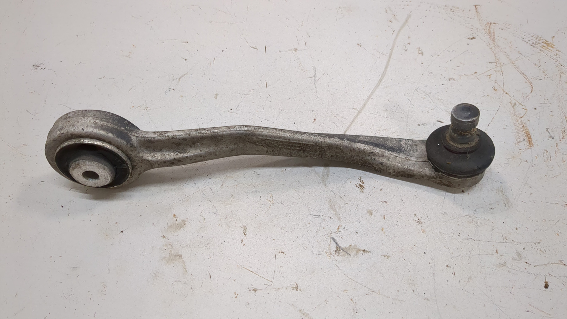 Рычаг передний правый