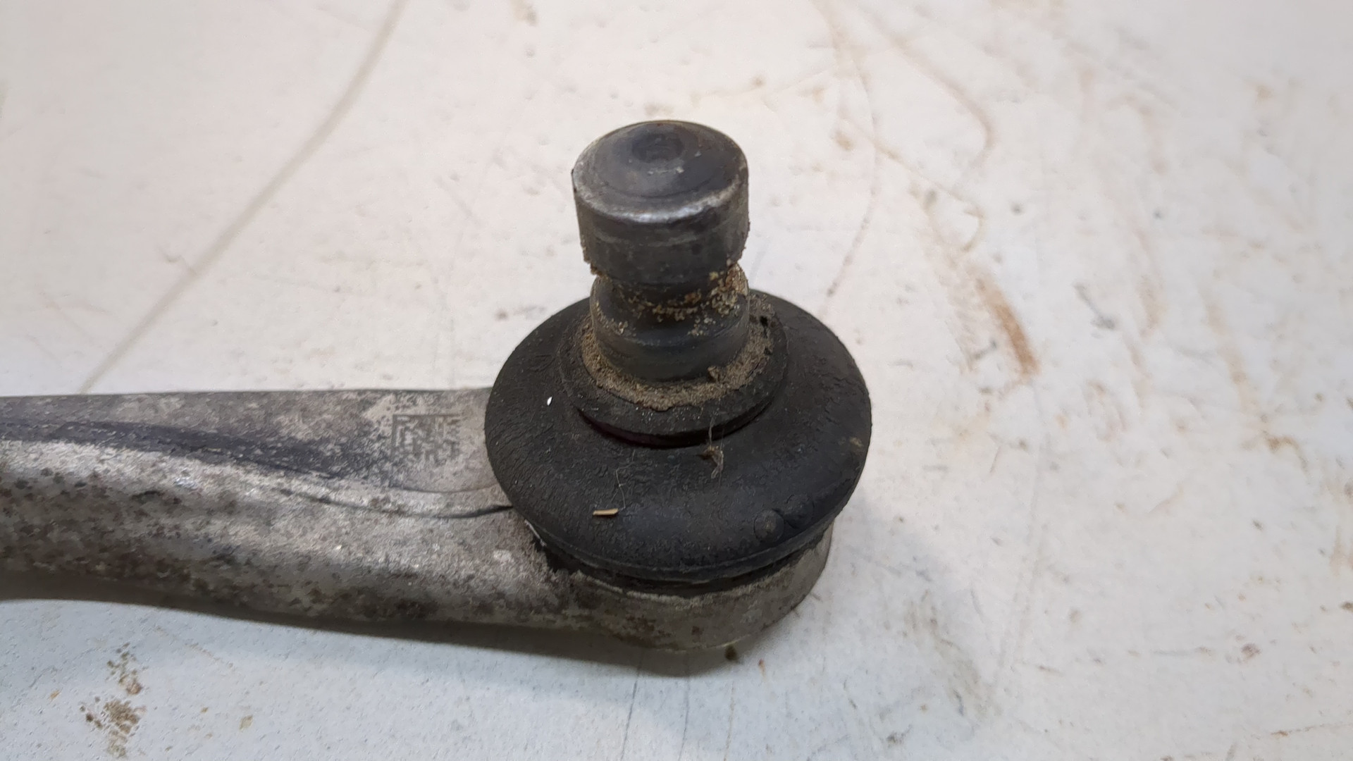 Рычаг передний правый