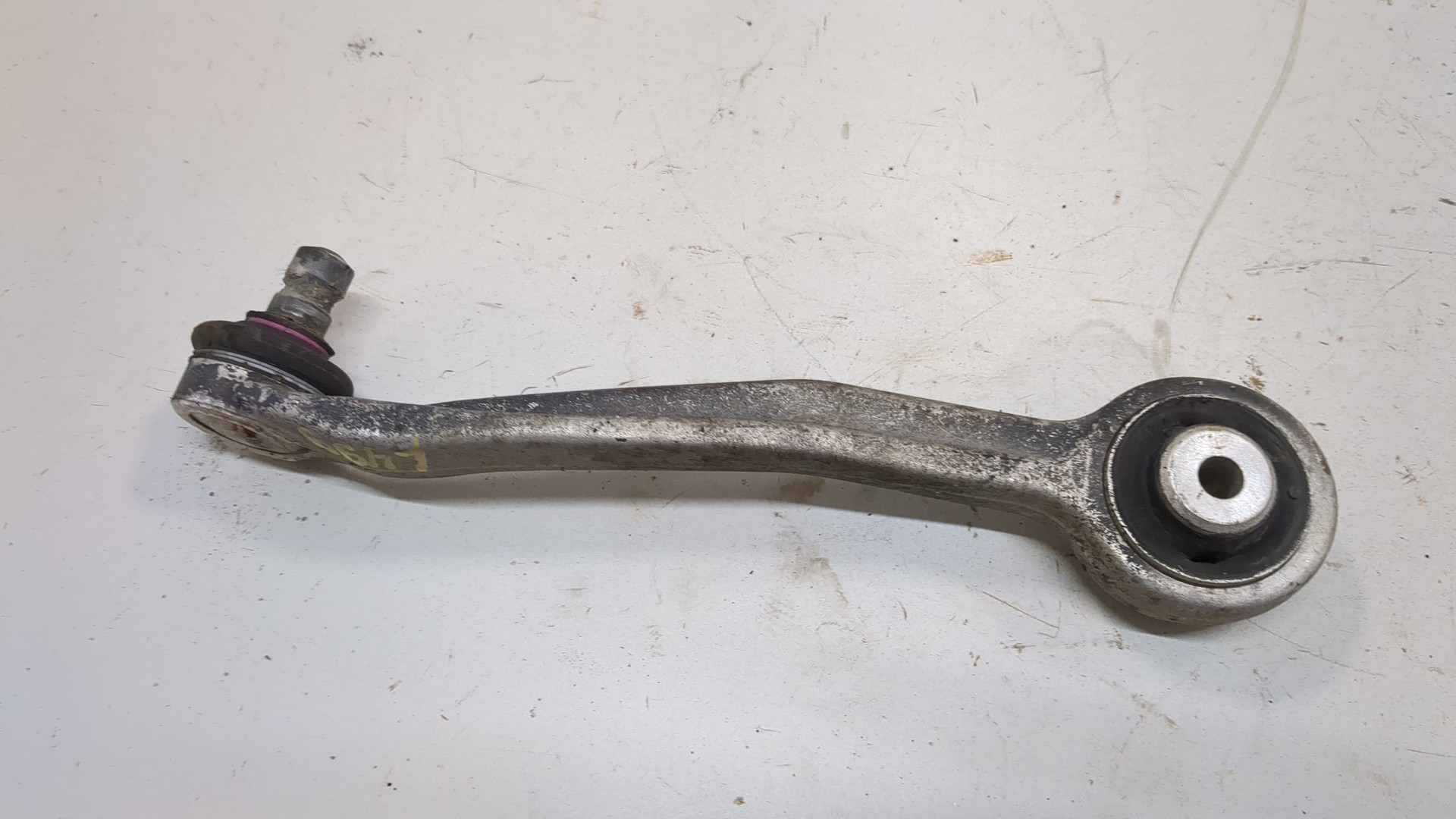 Рычаг передний правый