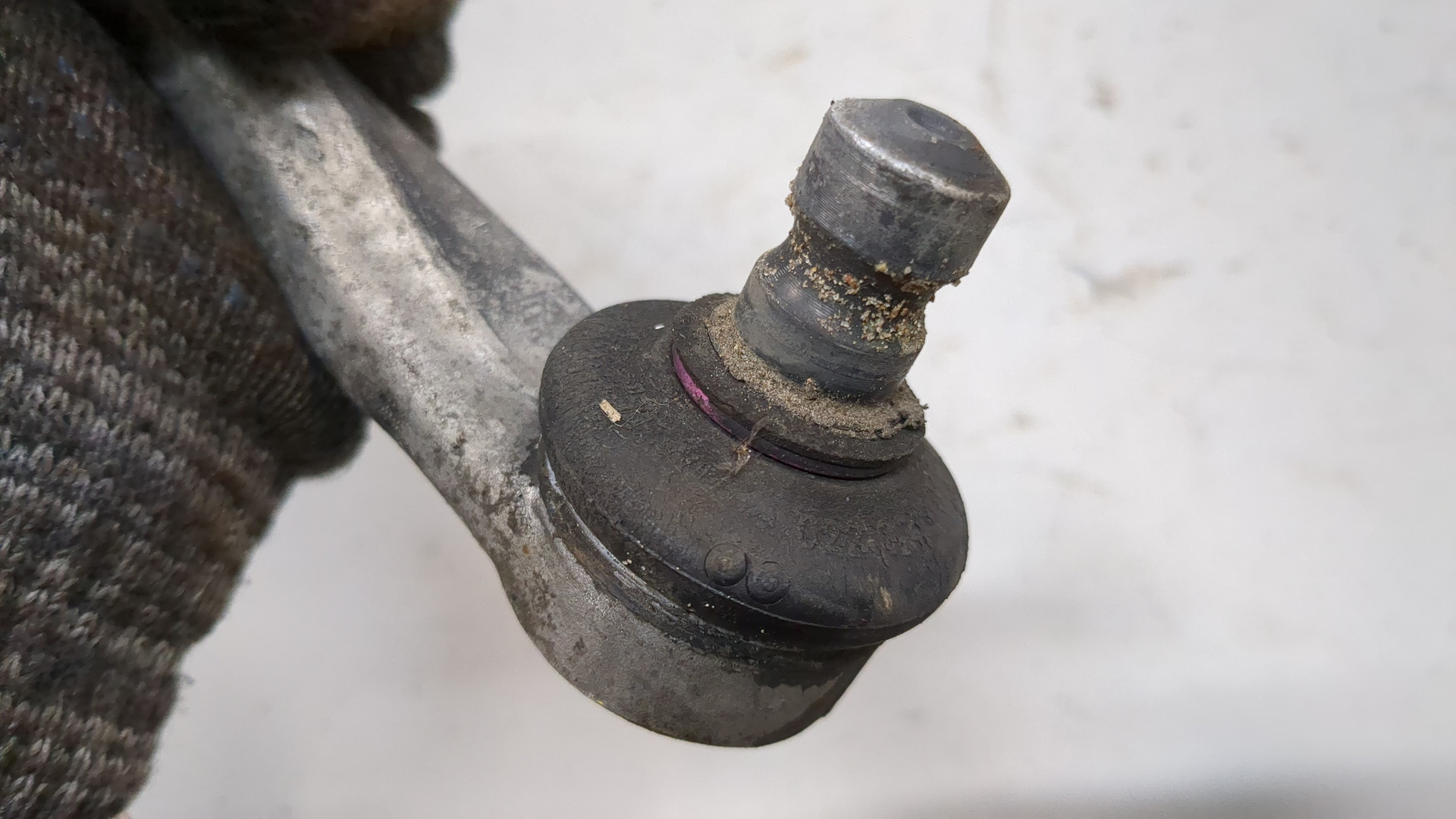 Рычаг передний правый