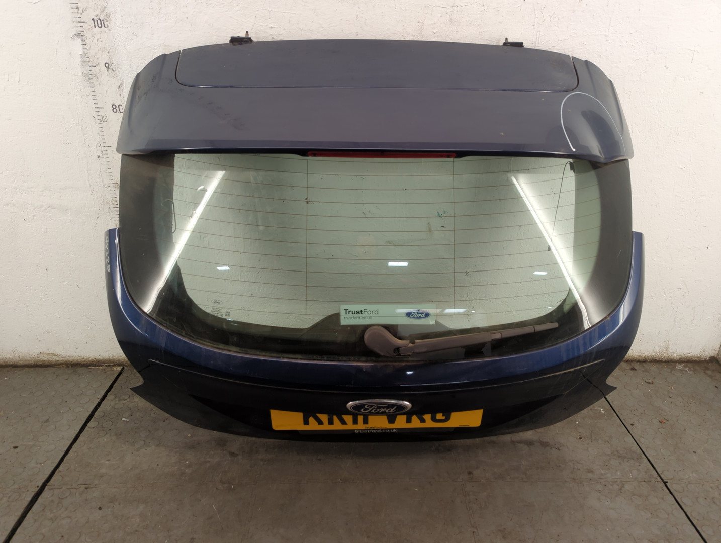 Дверь багажника