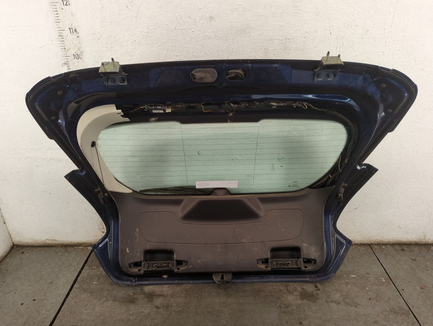 Дверь багажника