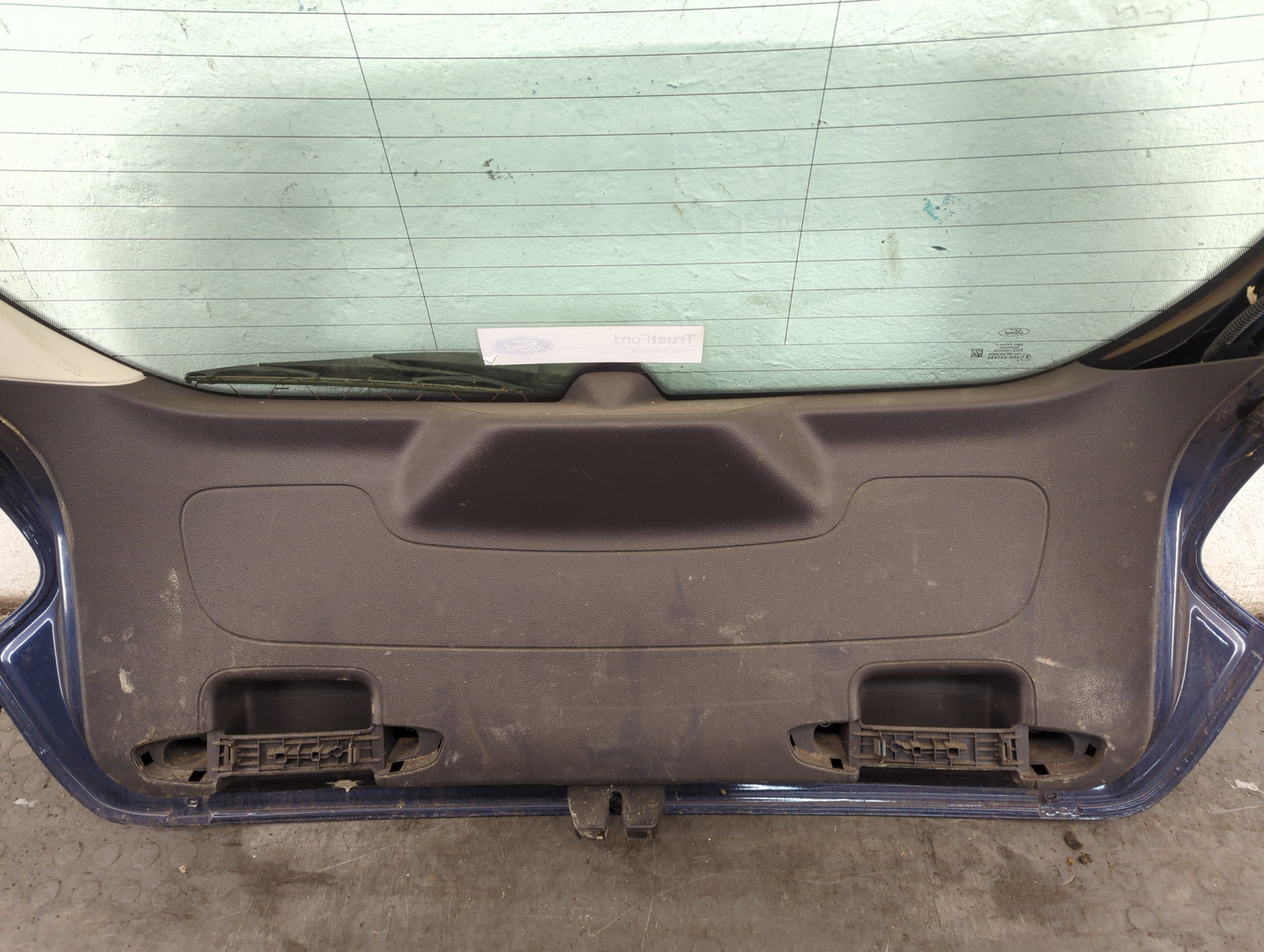 Дверь багажника