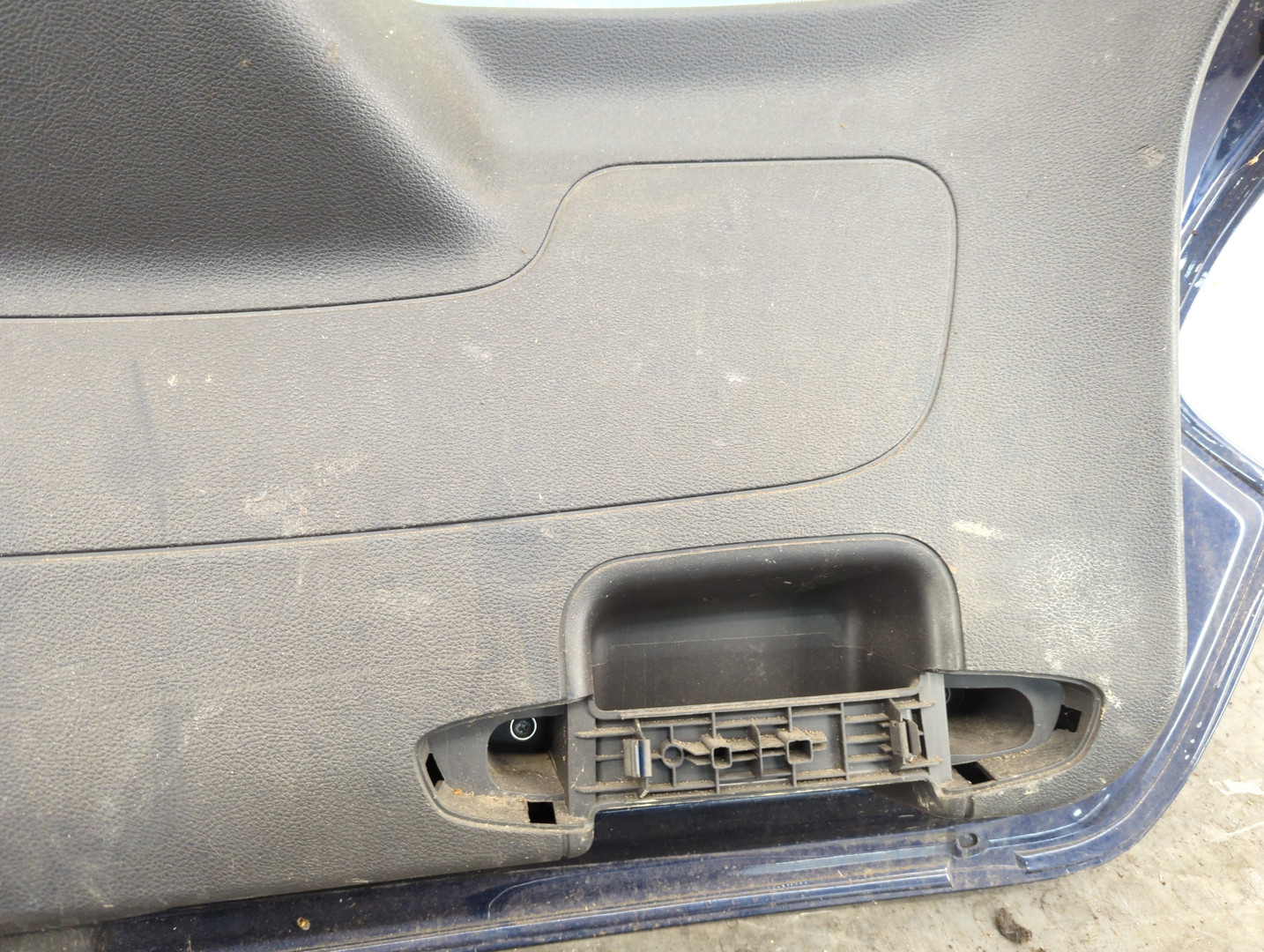 Дверь багажника