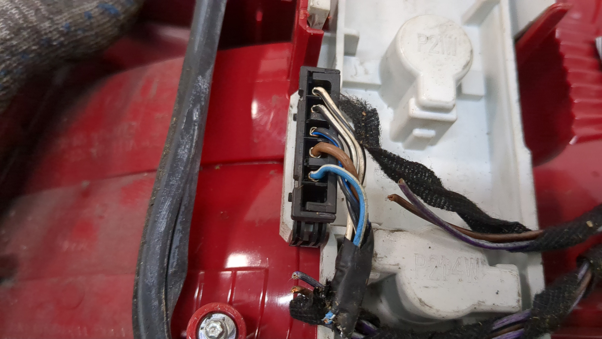 Фонарь задний левый