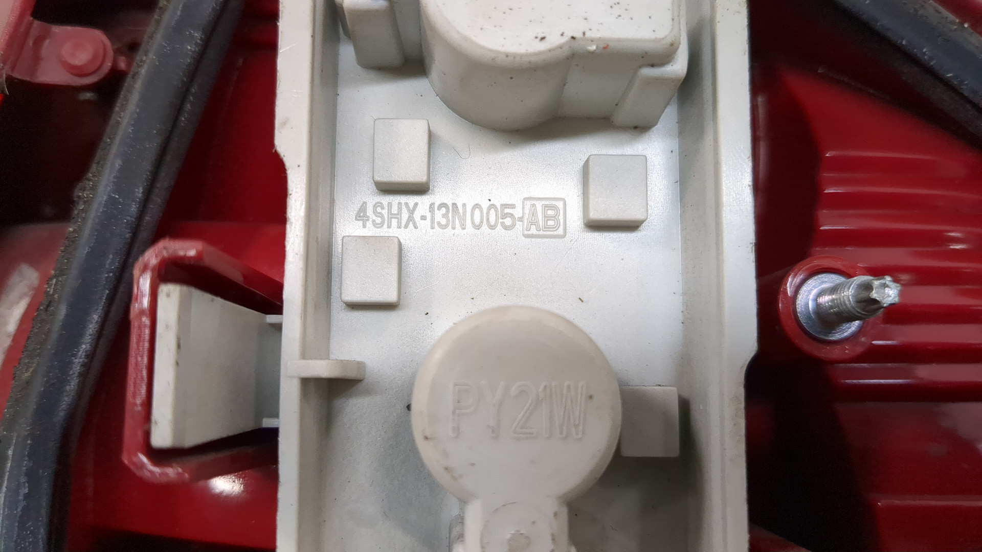 Фонарь задний левый