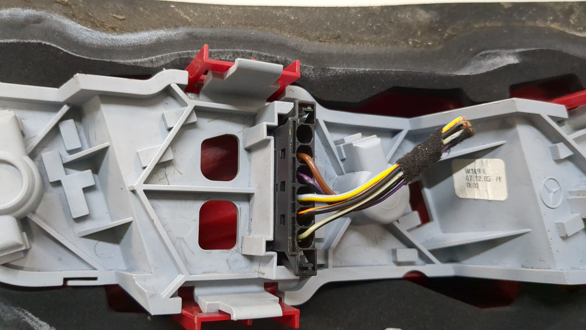 Фонарь задний левый