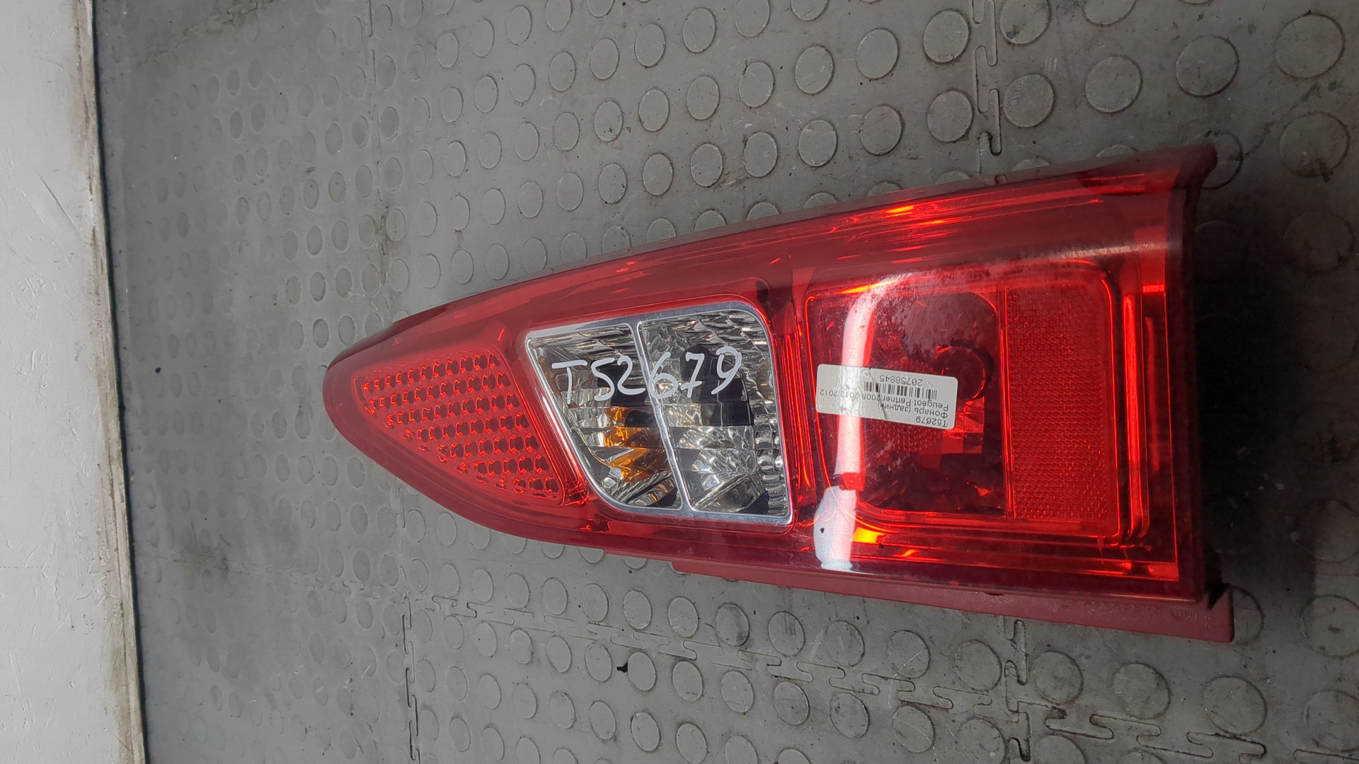 Фонарь задний правый