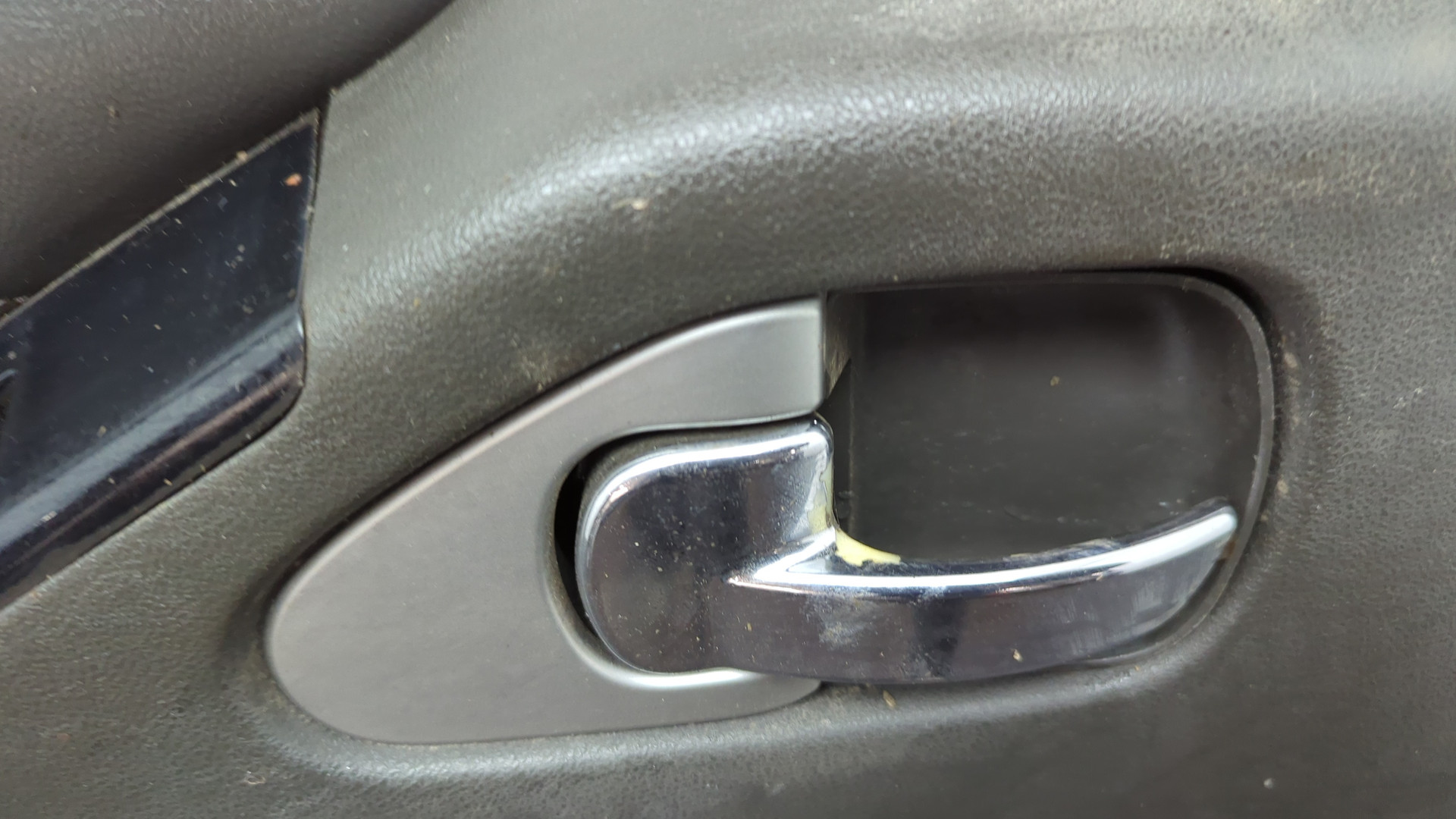 Дверь передняя левая