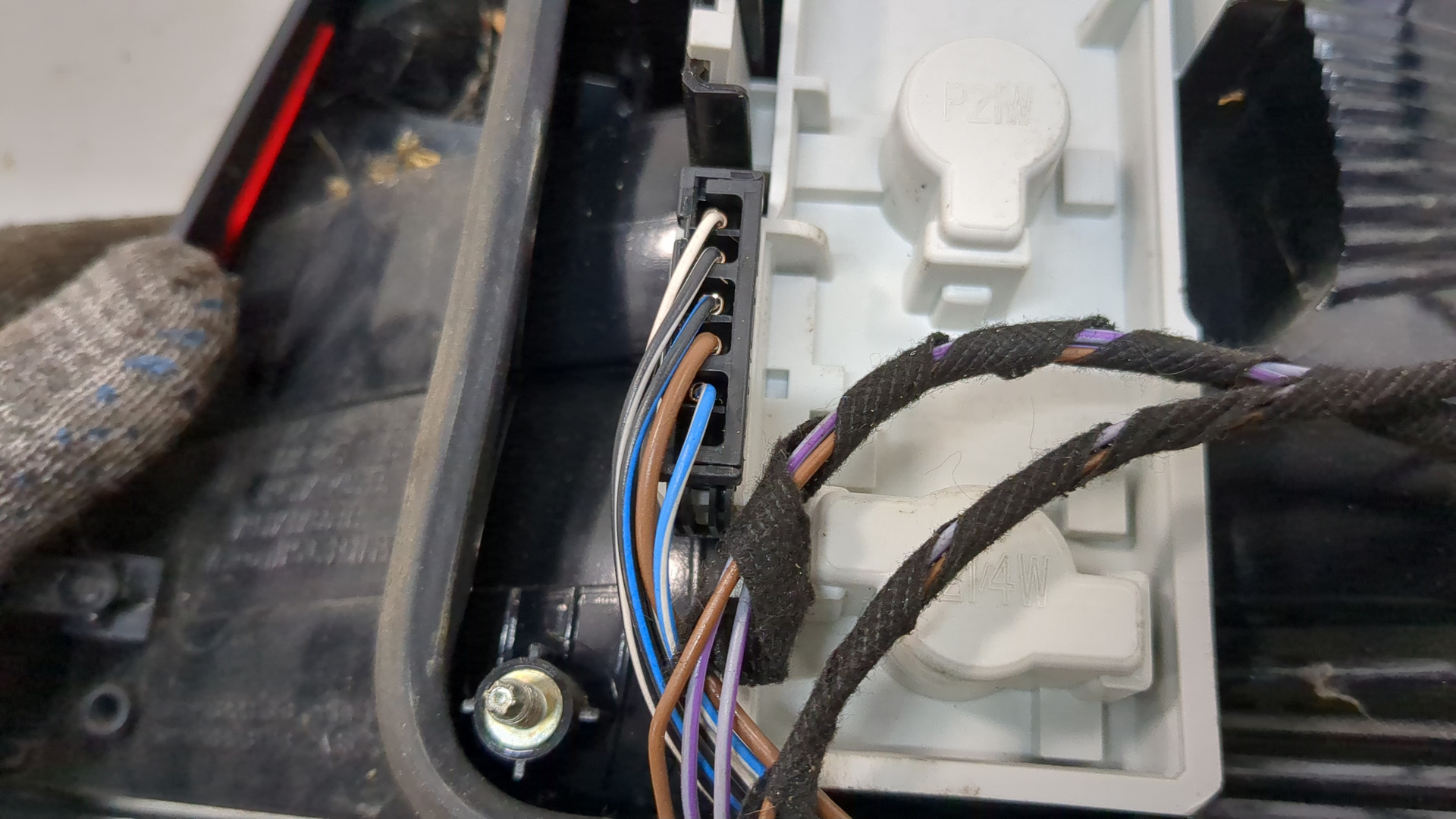 Фонарь задний левый