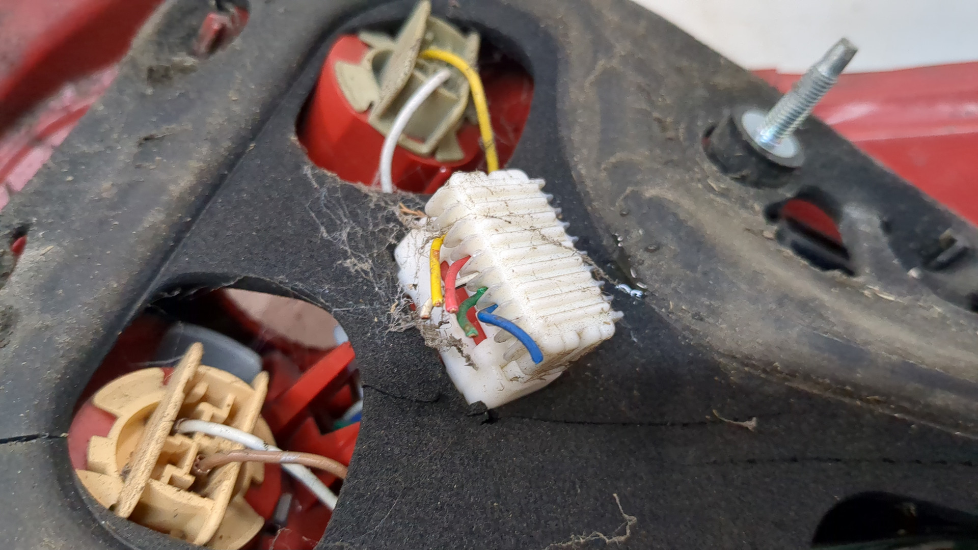 Фонарь задний левый