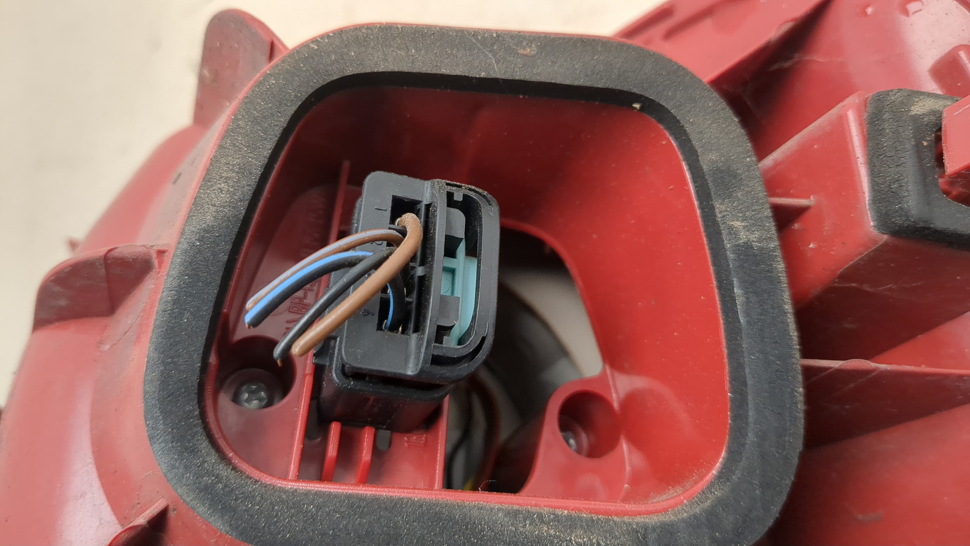 Фонарь задний левый