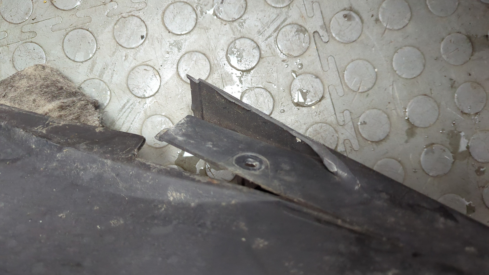 Локер передний левый