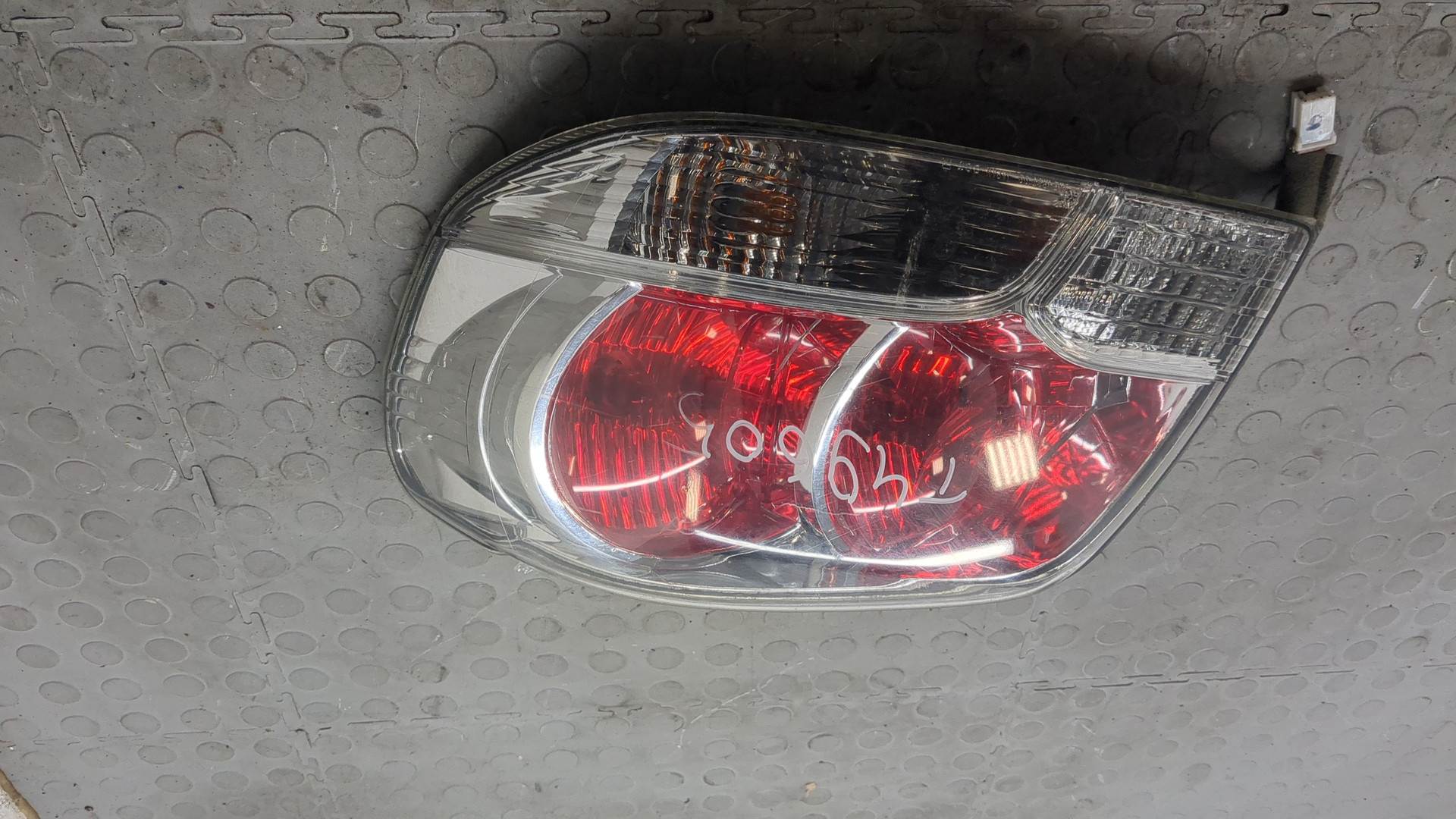 Фонарь задний правый