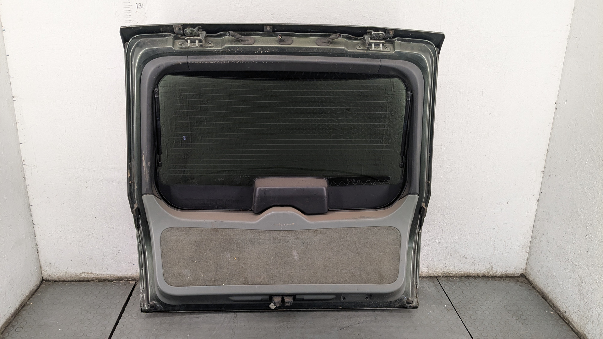 Дверь багажника