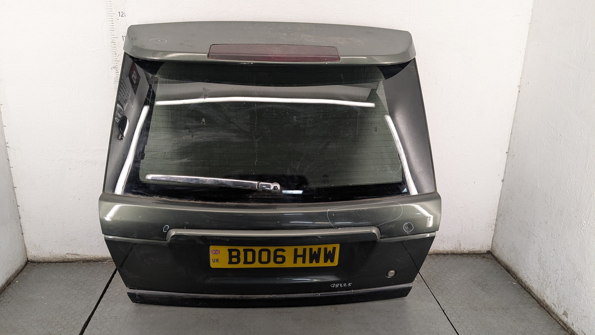 Дверь багажника