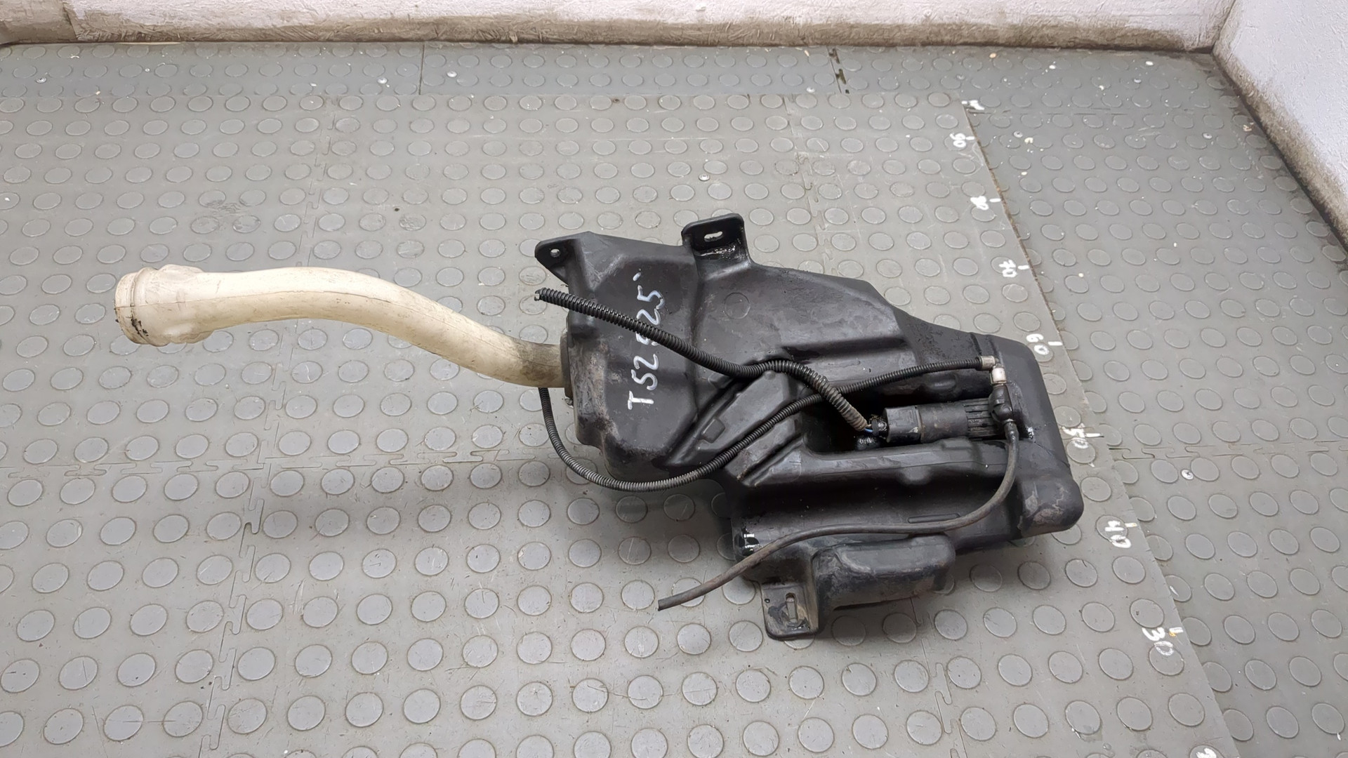 Бачок омывателя лобового стекла