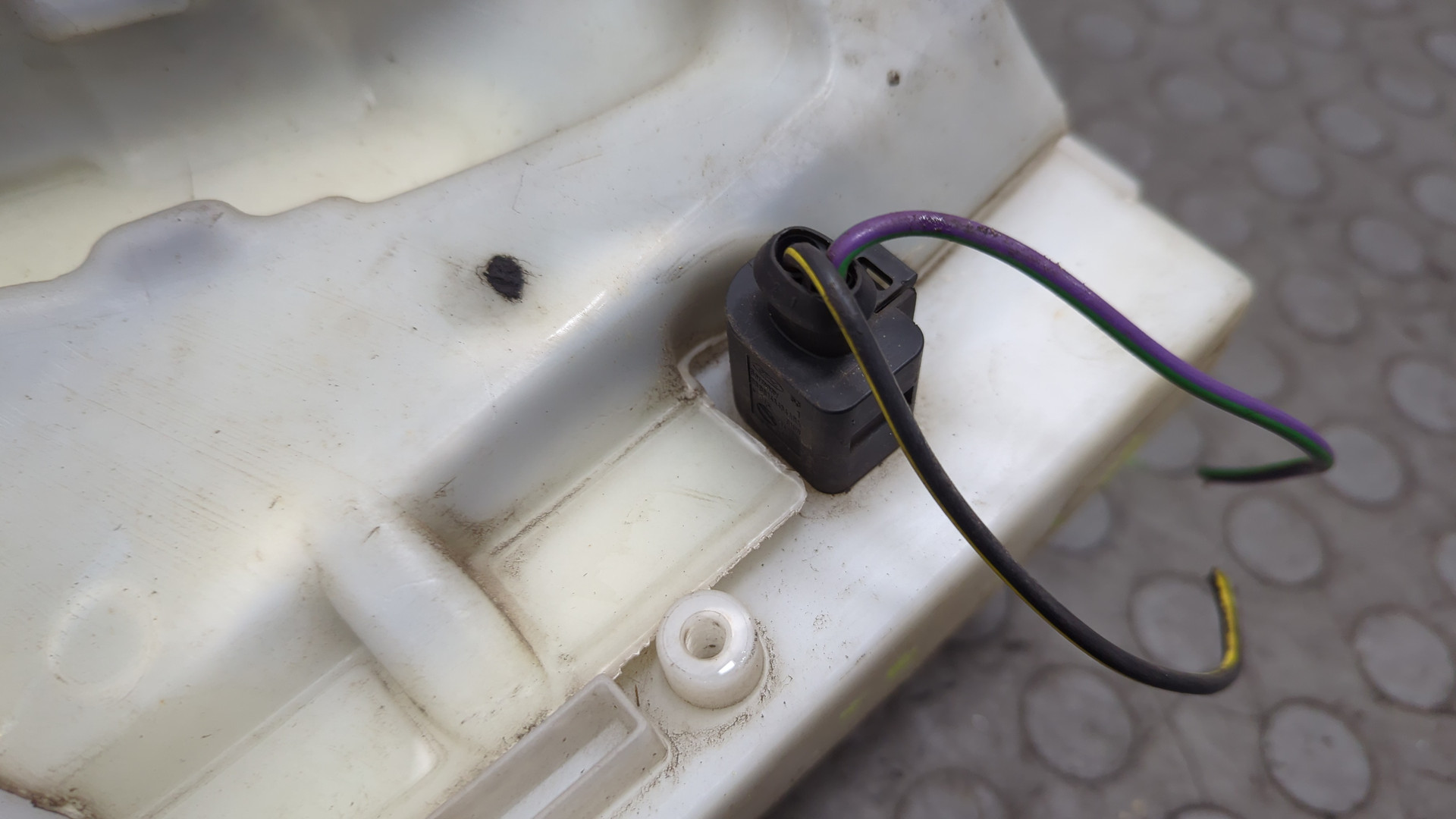 Бачок омывателя лобового стекла