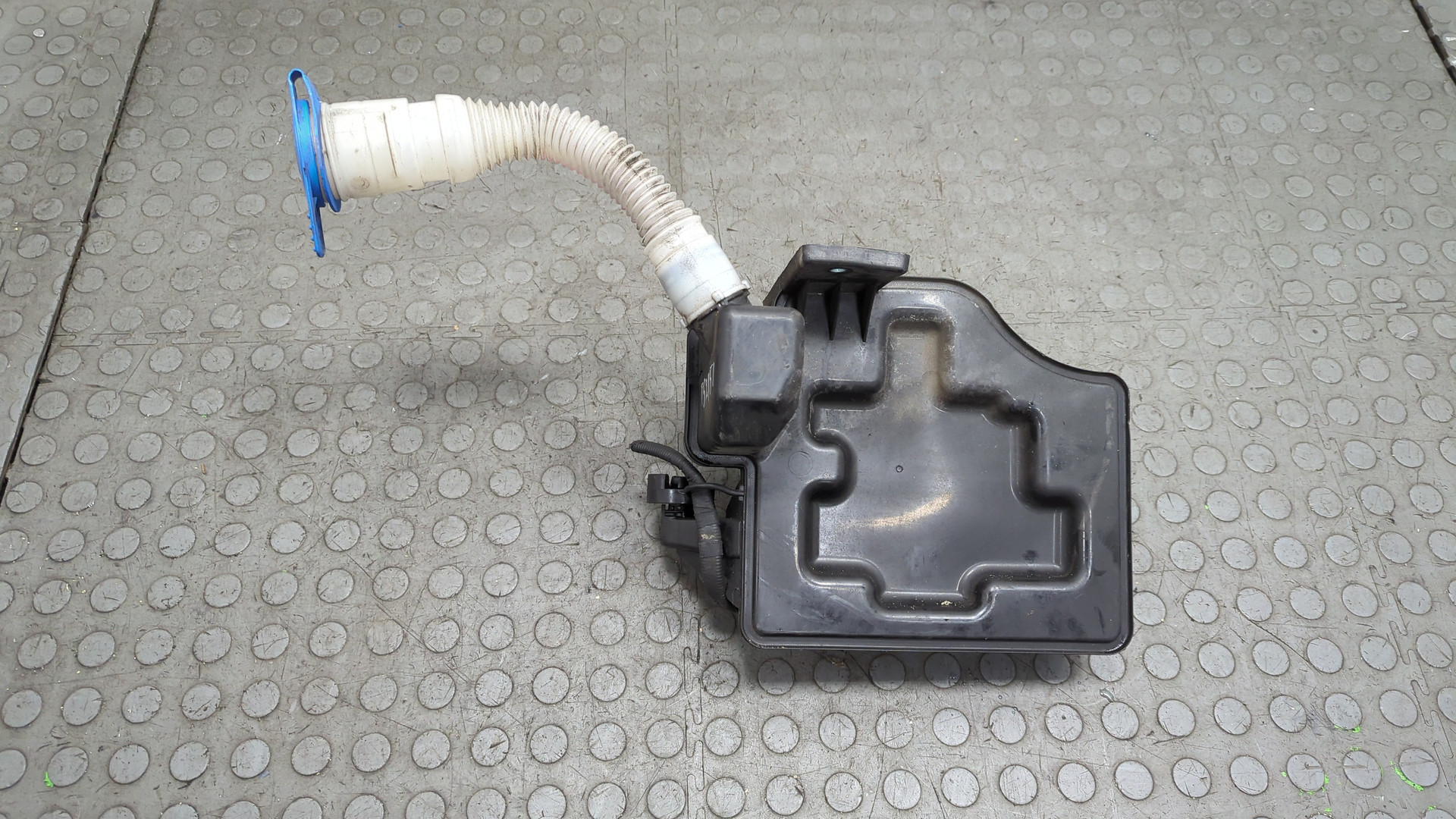 Бачок омывателя лобового стекла