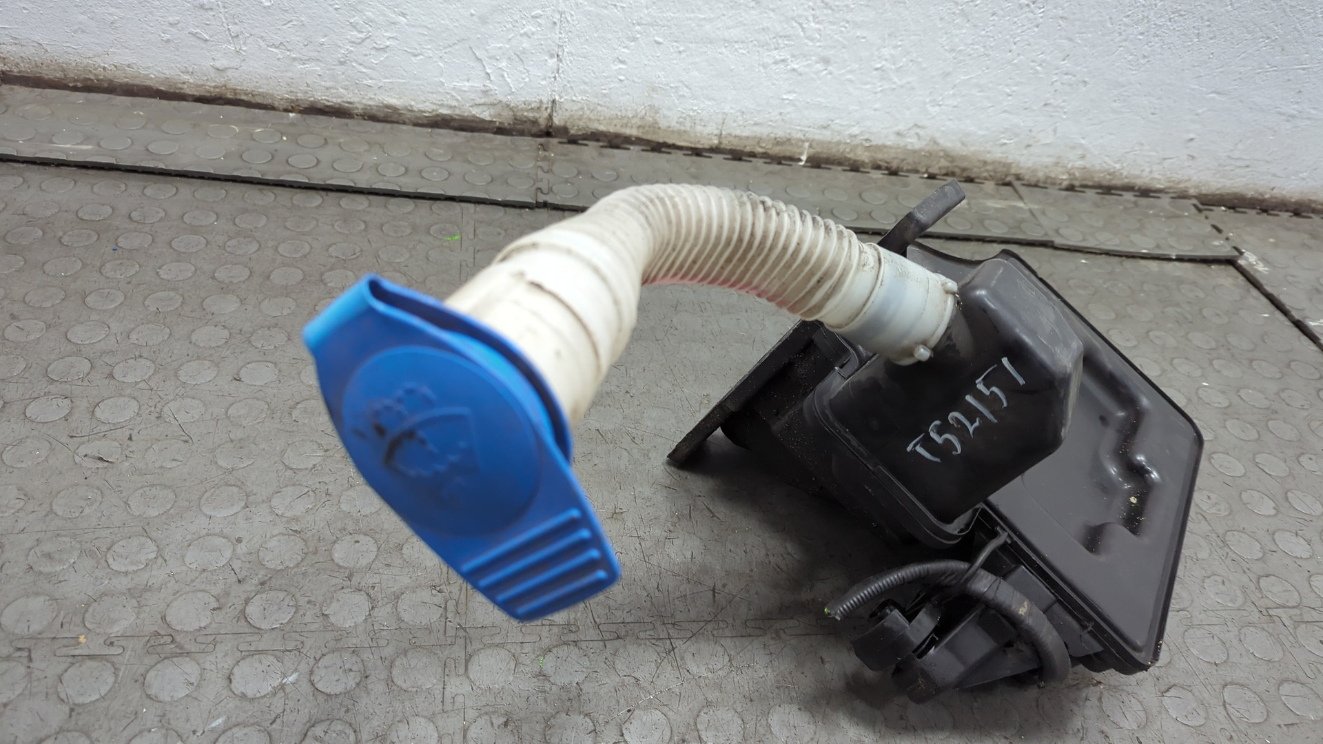 Бачок омывателя лобового стекла