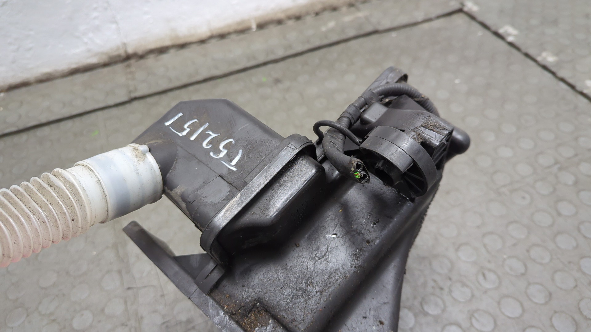 Бачок омывателя лобового стекла