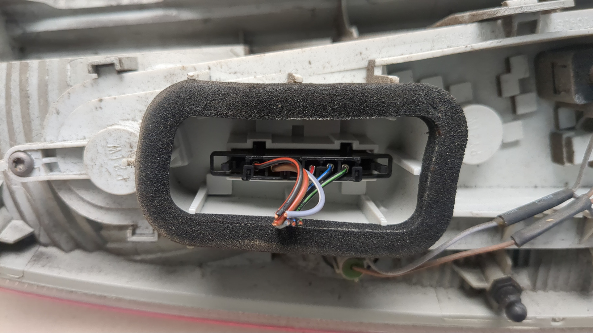 Фонарь задний правый