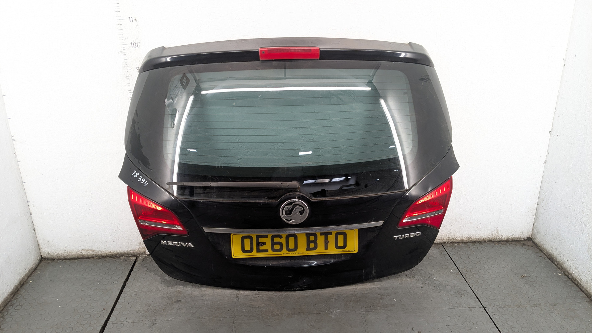 Дверь багажника